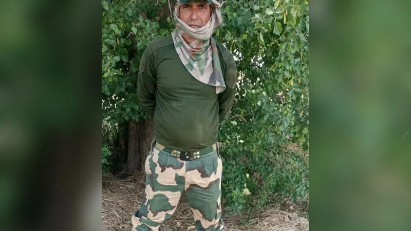 ভারতীয় সীমান্তরক্ষীকে অস্ত্রসহ ধরে ফেলল পাকিস্তান রেঞ্জার্স